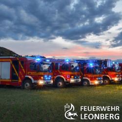 Die Feuerwehr Leonberg bewertet st&auml;ndig die Lage im Zusammenhang mit der Corona-Pandemie und passt alle internen und externen Prozesse in Abstimmung mit st&auml;dtischen und staatlichen Stellen der aktuellen Entwicklung an.

So sind alle Versammlungen, Ausbildungs- und &Uuml;bungsveranstaltungen abgesagt oder auf einen sp&auml;teren Zeitpunkt verschoben. Die bereits bestehenden Hygienema&szlig;nahmen f&uuml;r den Einsatzdienst wurden nochmals erweitert. 

Oberstes Ziel aller Ma&szlig;nahmen ist es, die Einsatzbereitschaft der Feuerwehr Leonberg sicherzustellen und dabei gleichzeitig mitzuhelfen, die &Uuml;bertragungswege des Corona-Virus zu unterbrechen.

Alle Informationen der Stadt Leonberg zur Corona-Pandemie finden Sie unter folgendem Link: https://www.leonberg.de/corona