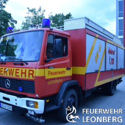 (mb) Die Feuerwehr Leonberg versteigert einen Ger&auml;tewagen Gefahrgut - Stufe 2.

Das Fahrzeug wurde durch ein technisches Pr&uuml;fzentrum bewertet und der Wiederbeschaffungswert gesch&auml;tzt. Das Gutachten liegt der Ausschreibung auf der Plattform &quot;Zollauktion&quot; bei. 

Es sind diverse Korrossionssch&auml;den vorhanden, das Fahrzeug ist aber voll funktionsf&auml;hig und f&uuml;r den &ouml;ffentlichen Stra&szlig;enverkehr zugelassen.

Der Verkauf des Fahrzeugs erfolgt ausschlie&szlig;lich &uuml;ber die Internet-Plattform &quot;Zollauktion&quot;. Die Auktions-ID ist: 675094.

https://www.zoll-auktion.de/auktion/auktion.php?id=675094


Fahrzeugart: GW-G 2
Aufbau: Fahrerhaus, Ger&auml;ter&auml;ume mit den Schienen ohne Beladung.
Es sind 7 Rolll&auml;den verbaut, an beiden Seiten mit Klappauftritten versehen, am Heck ist ein Auszug als Auftritt. Auf dem Dach befinden sich 2 Dachk&auml;sten. 
Reifen sind bereits 20 Jahre alt und sollten ausgetauscht werden.
Aufgebaut wurde der Koffer durch die Firma Albert Ziegler aus Giengen an der Brenz.


Hersteller: Daimler-Benz
Typ: 1120
Kraftstoff: Diesel
Leistung: 150 kW
Hubraum: 5917 ccm
Zul. Gesamtgewicht: 11.000 kg
Erstzulassung: 13.09.1989
N&auml;chste Hauptuntersuchung: November 2021
Gefahrene Kilometer: ca. 23.963 KM

Ausstattung
Es wird ohne Feuerwehrtechnische Beladung ver&auml;u&szlig;ert.
Die Beladung wurde im Wertgutachten nicht ber&uuml;cksichtigt.

Zustand
Das Fahrzeug weist dem Alter und dem Einsatzzweck entsprechende Gebrauchsspuren auf. Die Vorsch&auml;den sind dem beigef&uuml;gten Gutachten zu entnehmen.

 
Hinweise
Weitere Details entnehmen Sie bitte der Fahrzeugbewertung vom 23.07.2020.

Die Sondersignalanlage muss durch den K&auml;ufer ausgebaut werden, ein weiter Betrieb der Anlage ist untersagt.

Das Fahrzeug ist fahrbereit und verkehrssicher. Schl&uuml;ssel und Papiere sind vorhanden.

Das Fahrzeug wurde bereits abgemeldet.

Das Fahrzeug ist Baujahr 1989 somit ist das Fahrzeug &uuml;ber 30 Jahre alt und kann als Oldtimer zugelassen werden.

Das Fahrzeug muss nach Auktionsende in Leonberg abgeholt werden, eine Lieferung ist nicht m&ouml;glich. Der H&ouml;chst&shy;bie&shy;ten&shy;de bekommt eine gesonderte Rechnung mit Rechnungsnummer zugeschickt.