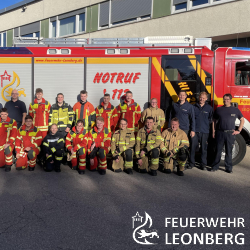 Am Ausbildungsst&uuml;tzpunkt Leonberg des Landkreises B&ouml;blingen wurden in den letzten beiden Wochen 14 neue Atemschutzger&auml;tetr&auml;ger ausgebildet.

An dem Lehrgang &quot;Ausbildung zum Atemschutzger&auml;tetr&auml;ger&quot; nahmen Feuerwehrleute aus B&ouml;blingen, Grafenau, Herrenberg, Leonberg, Rutesheim und Weil im Sch&ouml;nbuch teil.

Die Teilnehmer erlernten in dieser Zeit alle notwendigen Grundt&auml;tigkeiten unter Atemschutz. Theoretische Unterrichtseinheiten wie z. B. Atemgifte, Grundlagen der Atmung, Atemschutztechnik, Brandentstehung und Einsatzgrunds&auml;tze mussten ebenso absolviert werden. Unter anderem waren praktische &Uuml;bungen wie Einsatz&uuml;bungen in der Atemschutz&uuml;bungsstrecke oder Einsatz&uuml;bungen mit unterschiedlichen Einsatzlagen Teil der Ausbildung.

Alle Teilnehmer bestanden zur vollsten Zufriedenheit der Ausbilder die theoretischen und praktischen Pr&uuml;fungen.