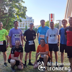 Am Samstag, den 28.06.2025 fand der diesj&auml;hrige Citylauf in Leonberg statt. Bei hochsommerlichen Temperaturen ging es f&uuml;r die L&auml;ufer um 20:20 Uhr auf die Strecke. Wer einmal wissen m&ouml;chte, wie sich eine Pizza im Ofen f&uuml;hlt, konnte davon einen guten Eindruck bekommen. So war der Plan dieses Jahr m&ouml;glichst unbeschadet ins Ziel zu kommen; Bestzeiten waren unter diesen Bedingungen nicht unbedingt zu erwarten.      Beim 5 km LEWA-Lauf waren 4 Starter f&uuml;r unser Team gemeldet und beim 10 km Br&uuml;ckner-Lauf 5 Teilnehmer.
Es war anstrengend, aber im Ziel waren sich alle einig, dass sich der Aufwand gelohnt hat und wir n&auml;chstes Jahr wieder am Start sind; hoffentlich dann sogar wieder mit einer zweistelligen Teilnehmerzahl.
